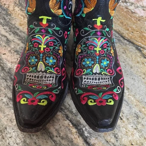 Old Gringo Klak Sugar Skull Cowgirl Boots
Multi-Colored Embroidery Size 6.5 - Picture 2 of 7